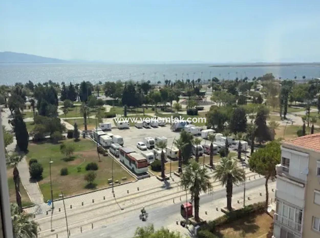 Ecke Mit Herrlicher Aussicht In Bostanli Atakent, Arakat Parkplatz Mit Vollem Meerblick