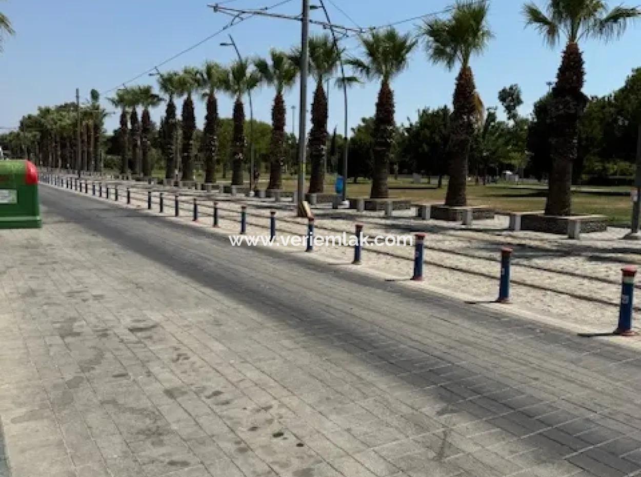 Ecke Mit Herrlicher Aussicht In Bostanli Atakent, Arakat Parkplatz Mit Vollem Meerblick