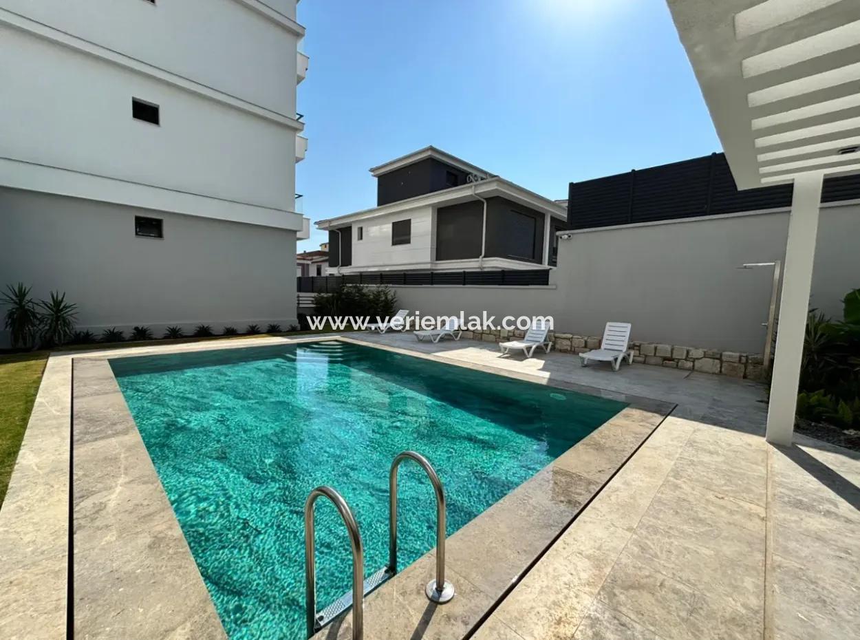 Modernes Leben Und Die Ruhe Der Langsamen Stadt In Seferihisar