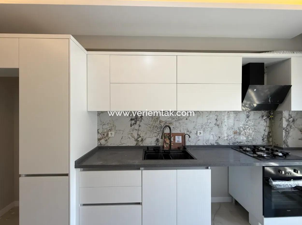 2 In 1 Wohnung Mit Luxuriöser Architektur In Seferihisar Çolakibrahimbey