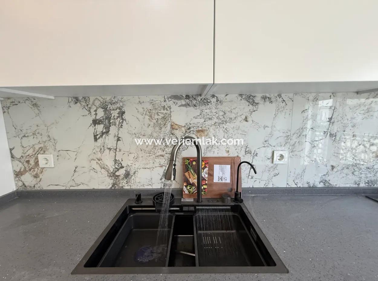 2 In 1 Wohnung Mit Luxuriöser Architektur In Seferihisar Çolakibrahimbey