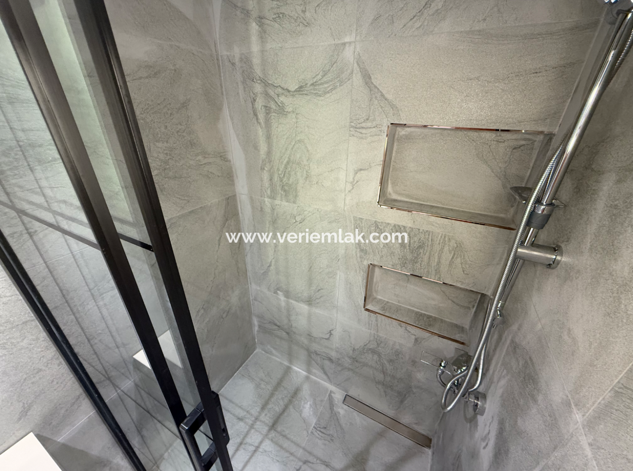 Kostenlos In Einer Komplett Renovierten Strasse In Der Nähe Der Wirtschaftsuniversität