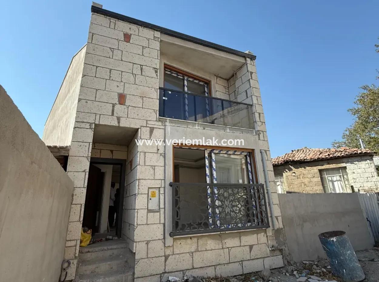 Brandneue Freistehende Villa Zum Verkauf Im Camikebir Viertel Seferihisar – Unabhängiges Wohnen Im Stadtzentrum