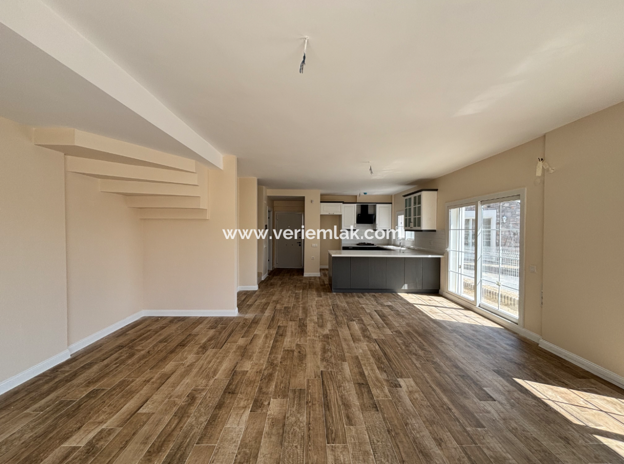 3 1 Wohnungen Zum Verkauf In Moderner Architektonischer Maisonette In Seferihisar İhsaniye Dorf