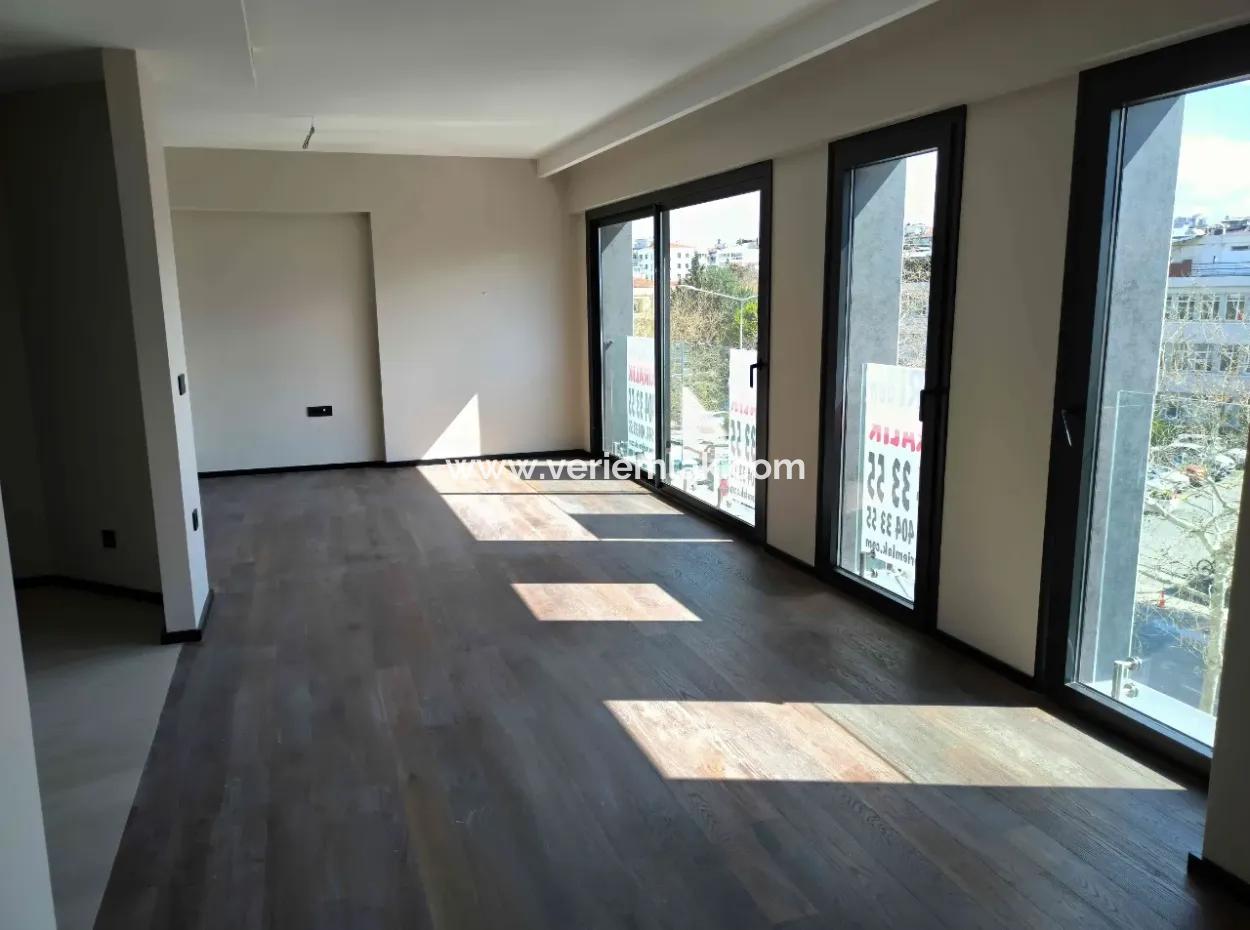 Repräsentativer Arbeitsplatz Zur Miete In Einem Neubau Am Cumhuriyet Boulevard