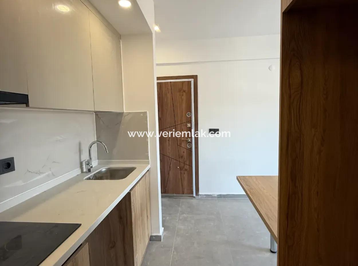 Brandneu 1 1 Wohnung Zum Verkauf Auf Einem Grundstück Mit Pool In Urla Gülbahçe