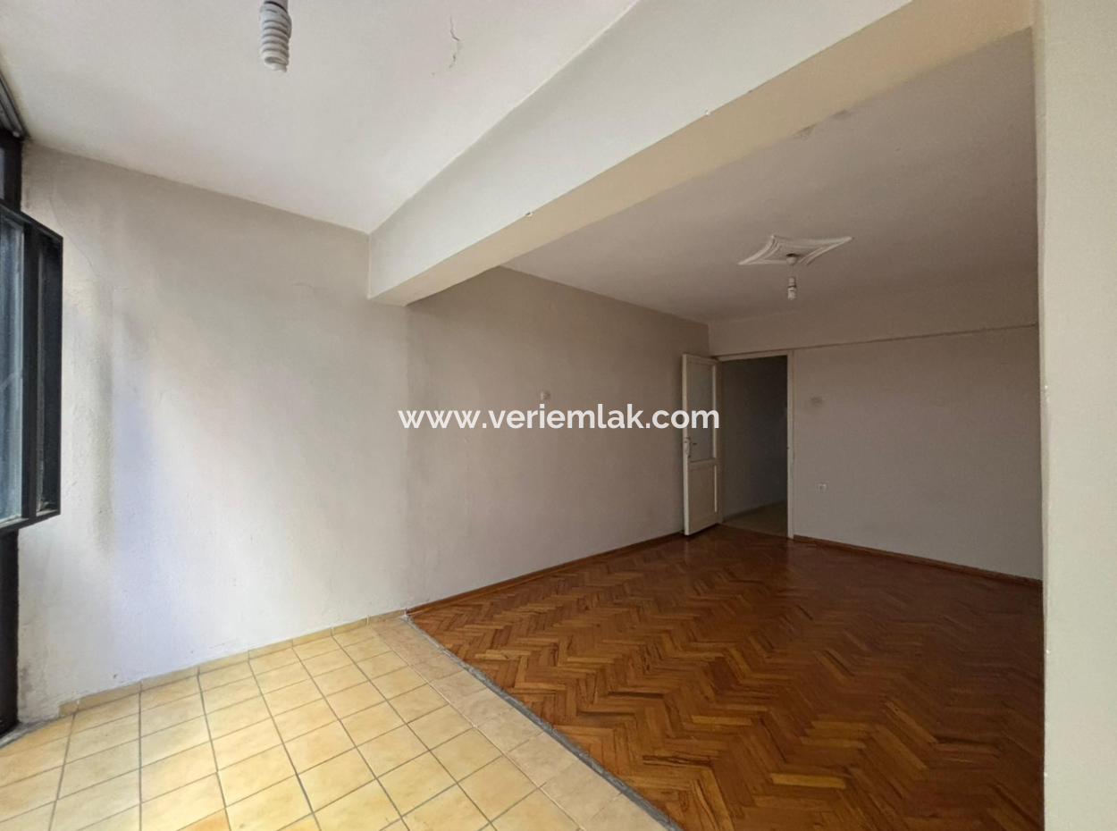 1. Stock 2 1 90 M2 Leere Wohnung Zum Verkauf Mit Aufzug In Alsancak Kahramanlar!