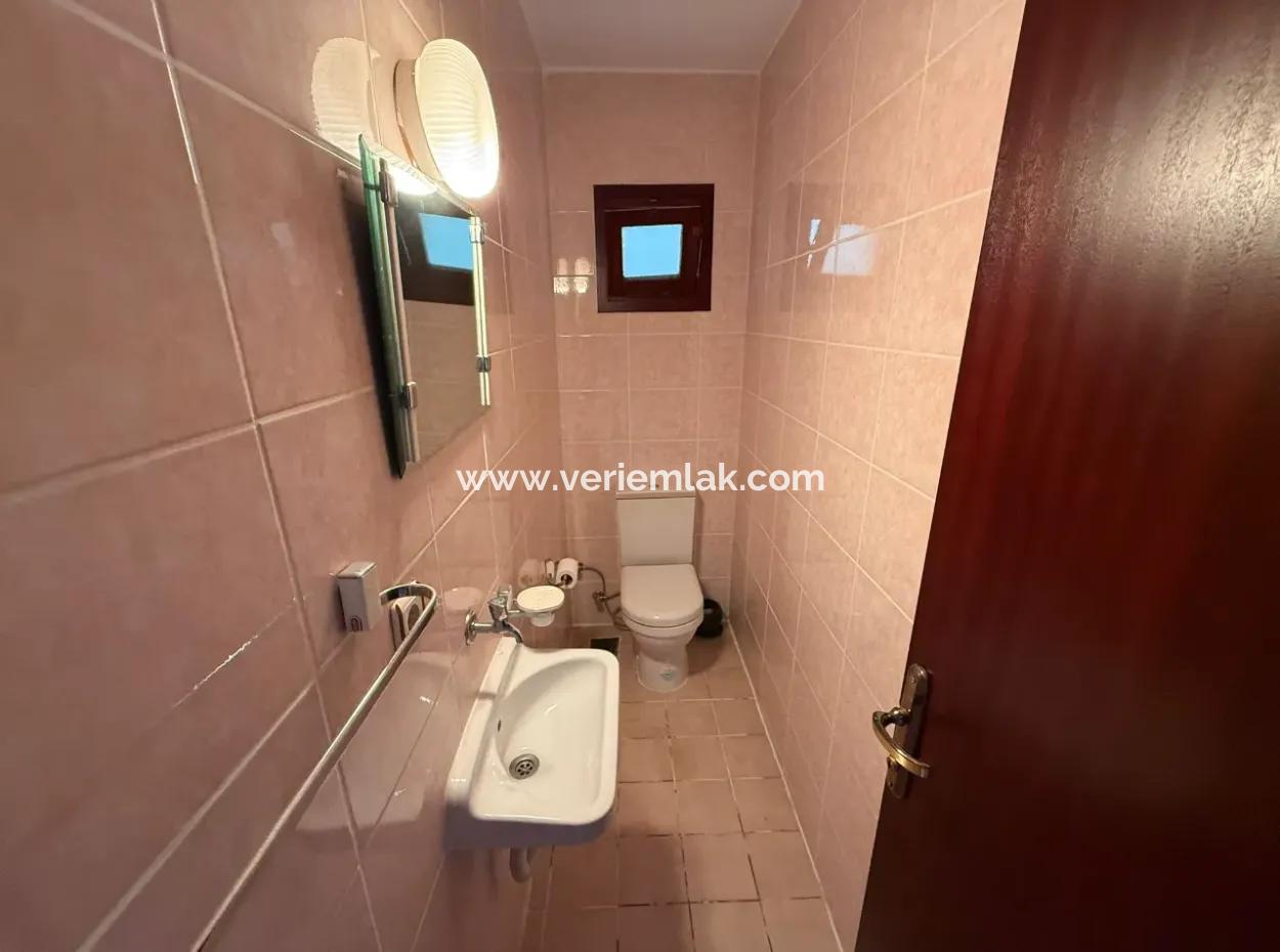 Eine Geräumige Wohnung Von 130 M² Im 7. Stock In Tibaş Site, Einer Der Prestigeträchtigsten Sehenswürdigkeiten Von Izmir, Steht Zur Miete!