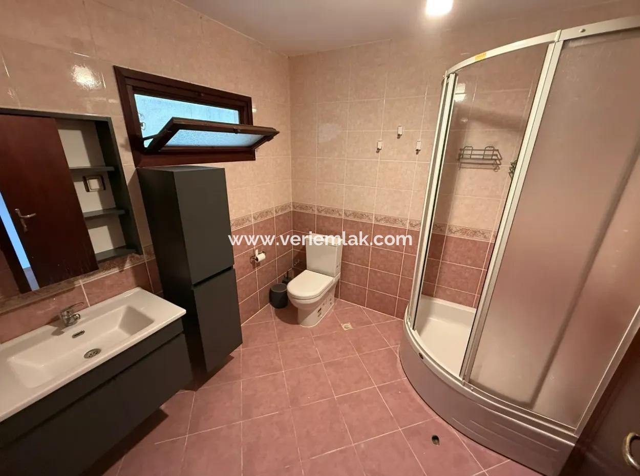 Eine Geräumige Wohnung Von 130 M² Im 7. Stock In Tibaş Site, Einer Der Prestigeträchtigsten Sehenswürdigkeiten Von Izmir, Steht Zur Miete!