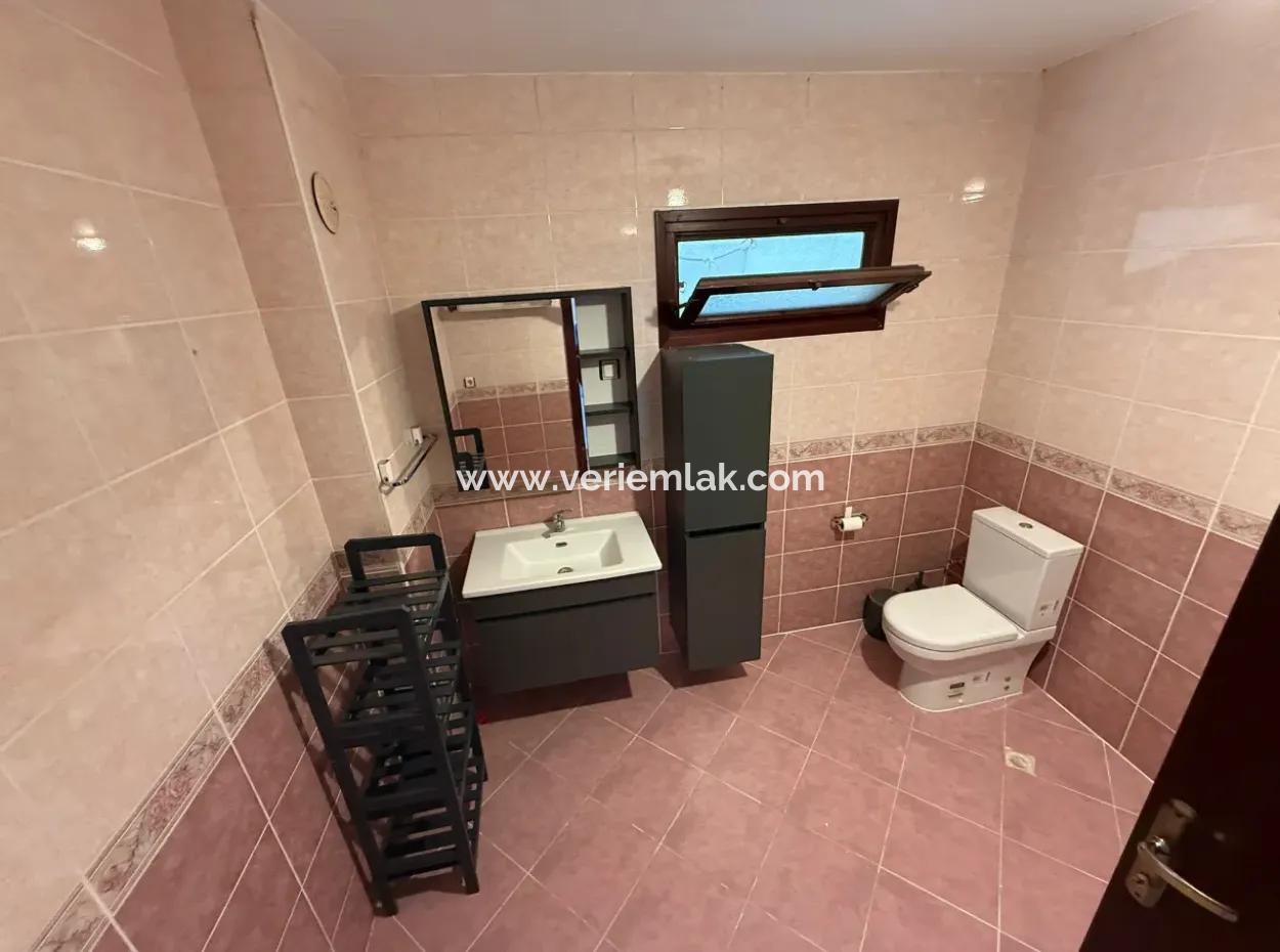 Eine Geräumige Wohnung Von 130 M² Im 7. Stock In Tibaş Site, Einer Der Prestigeträchtigsten Sehenswürdigkeiten Von Izmir, Steht Zur Miete!