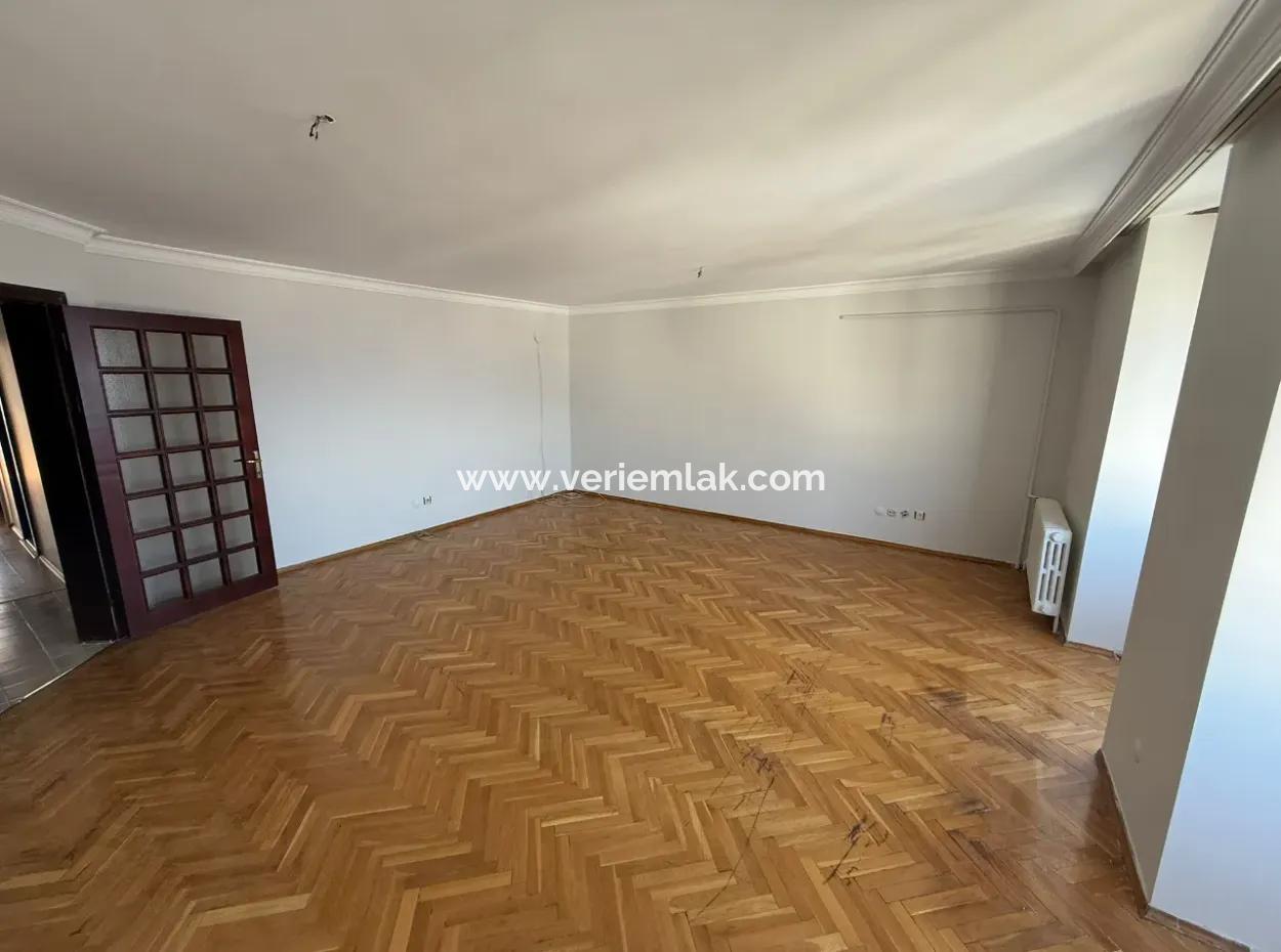Eine Geräumige Wohnung Von 130 M² Im 7. Stock In Tibaş Site, Einer Der Prestigeträchtigsten Sehenswürdigkeiten Von Izmir, Steht Zur Miete!