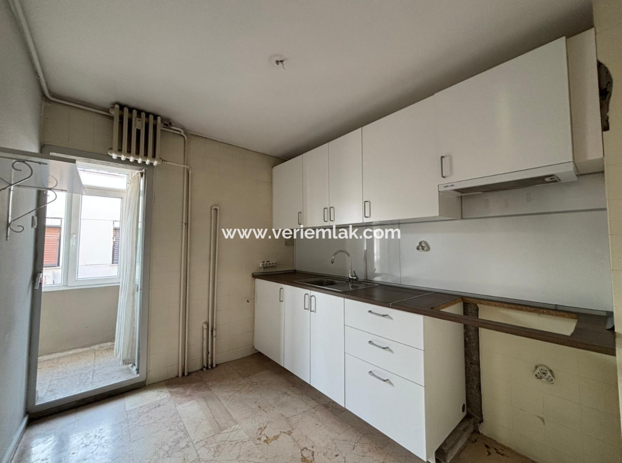 Wohnung Zu Vermieten In Der Nähe Von Alsancak Talatpaşa 2 1 Aufzug Und Parkplatz.