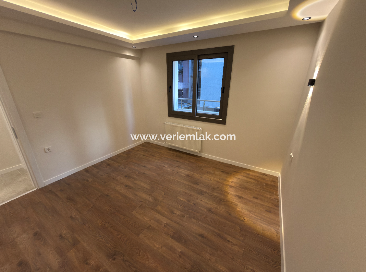 3 1 Komplett Renovierte Geräumige Zwischengeschosswohnung Im 2. Gebäude In Der İnönü-Strasse