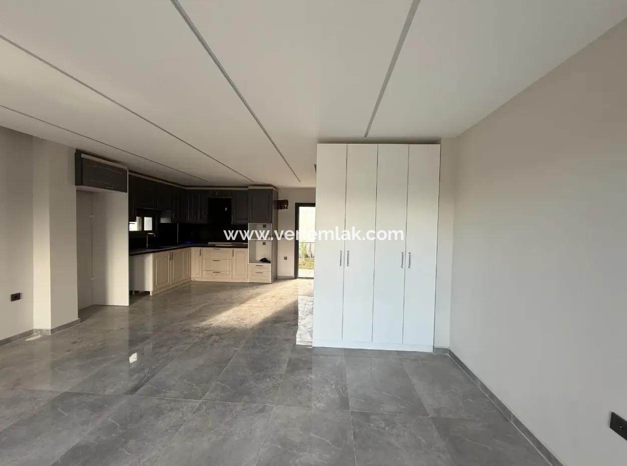 Villa Mit Garten Nur Wenige Gehminuten Vom Meer Entfernt In Seferihisar Akarca