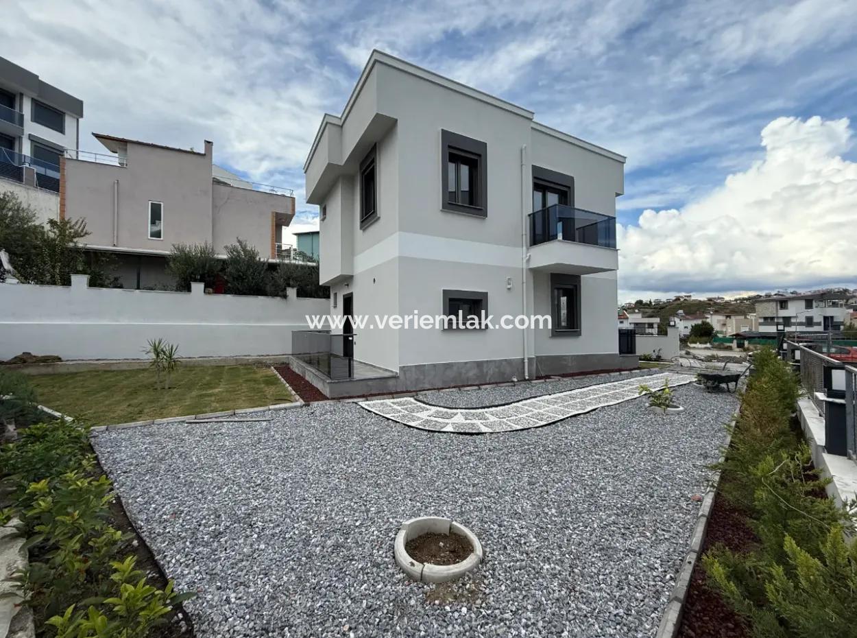 Villa Mit Garten Nur Wenige Gehminuten Vom Meer Entfernt In Seferihisar Akarca