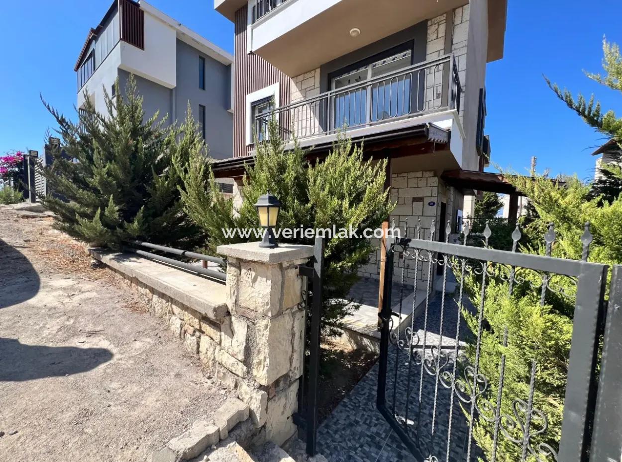 Freistehende 4 1 Villa Mit Meerblick In Seferihisar Akarca – Elmastaş Gebiet