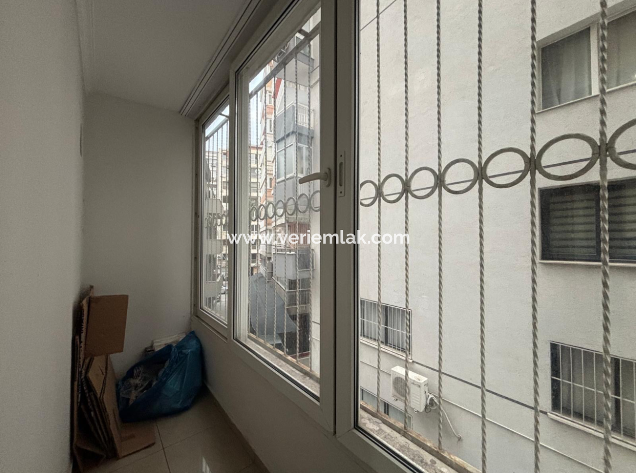 Alsancak Poet Eşrefte 1.Floor 3 1 Wohnung Zum Verkauf Mit Schild!