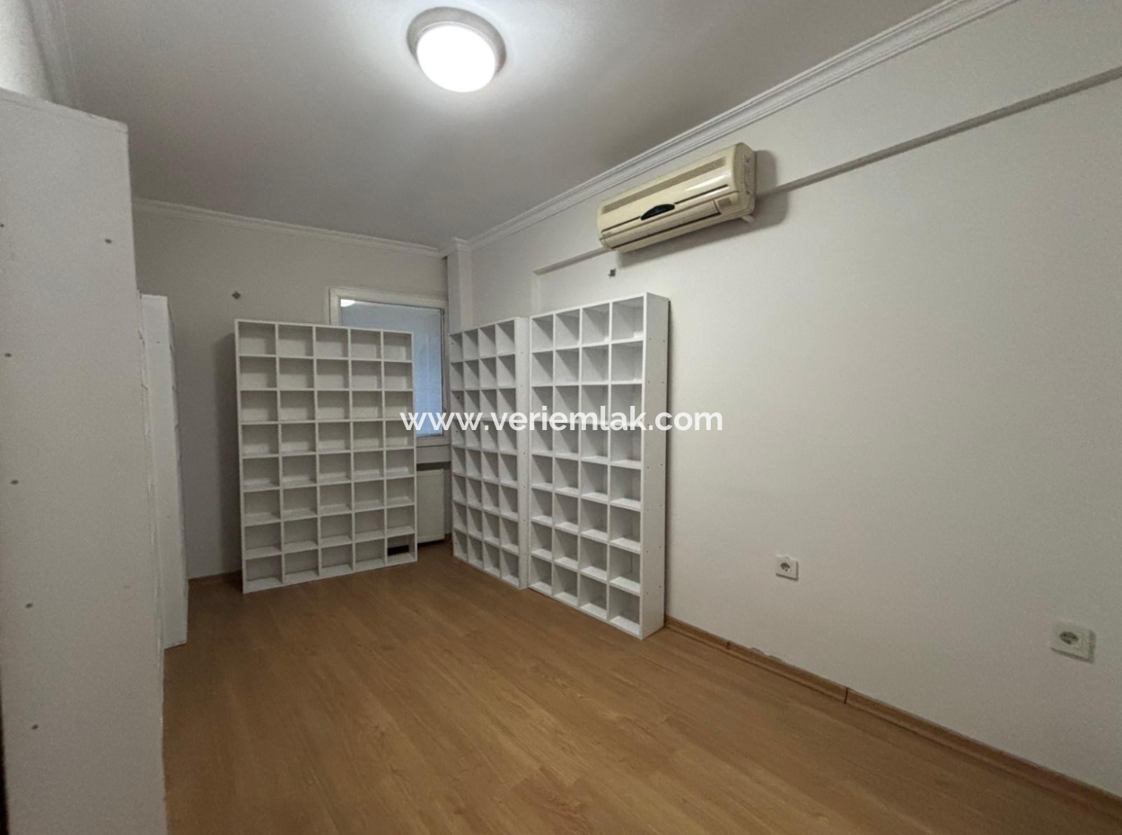 Alsancak Poet Eşrefte 1.Floor 3 1 Wohnung Zum Verkauf Mit Schild!