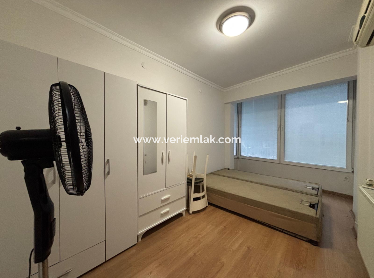 Alsancak Poet Eşrefte 1.Floor 3 1 Wohnung Zum Verkauf Mit Schild!