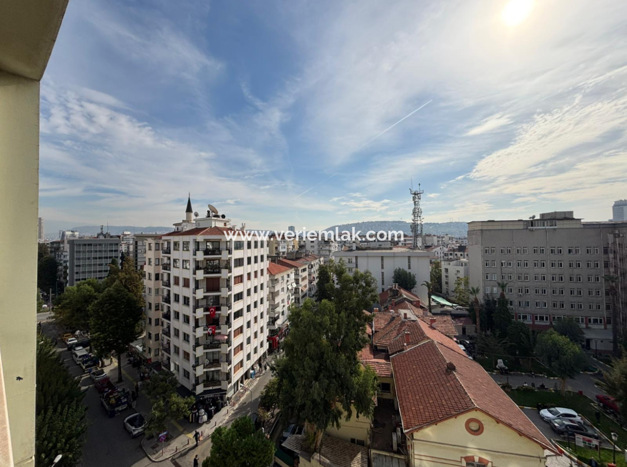 Arbeitsplatz Zu Vermieten Gegenüber Dem Krankenhausnotfall In Alsancak Aliçetinkaya!