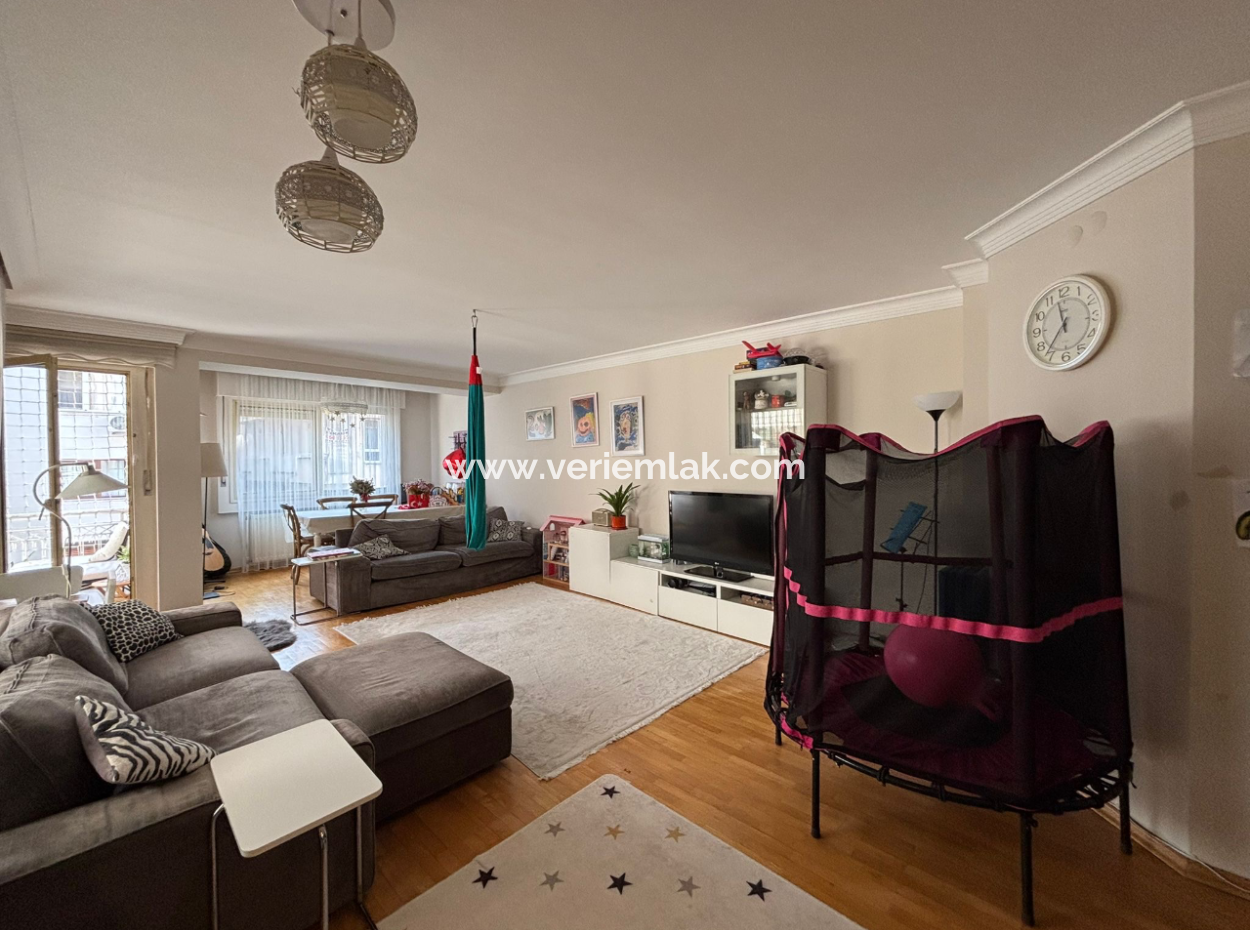 Wohnung Zum Verkauf Mit Parkplatz Im 3. Stock 3 1 Genç Gebäude In Der Alsancak Dutlu Strasse!