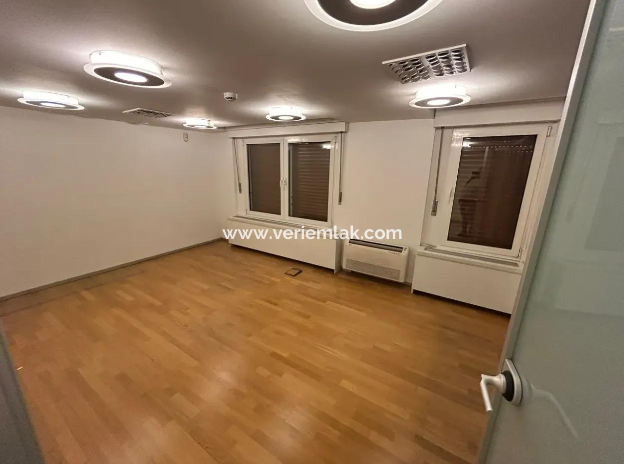 250 M² Repräsentativer Arbeitsplatz Zur Miete Am Alsancak Vasif Çinar Boulevard