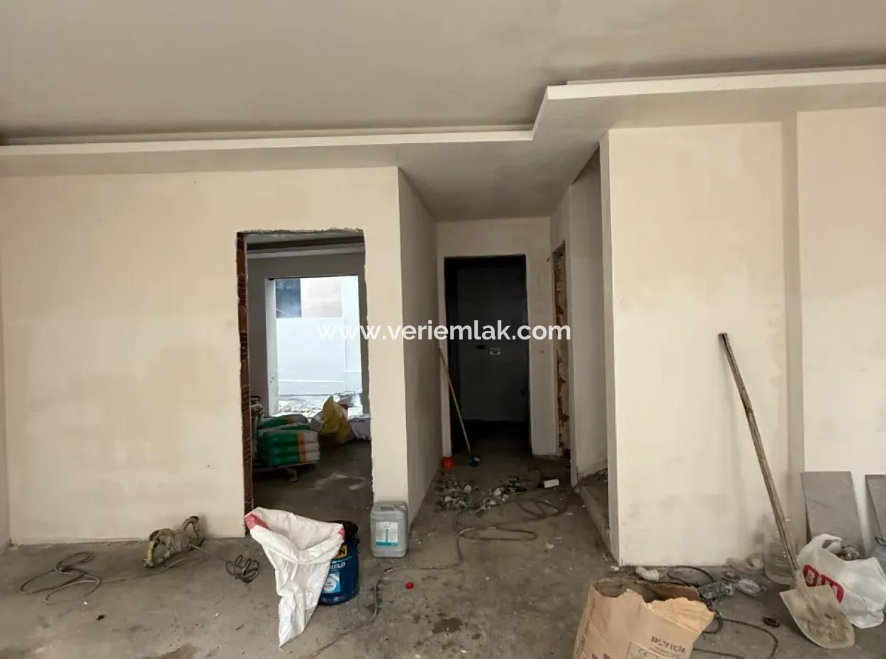 Freistehende Duplexvilla Mit Reihenhaus Und Innenhof Im Stadtzentrum In Seferihisar Hidirlik