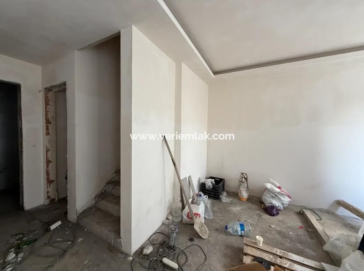 Freistehende Duplexvilla Mit Reihenhaus Und Innenhof Im Stadtzentrum In Seferihisar Hidirlik