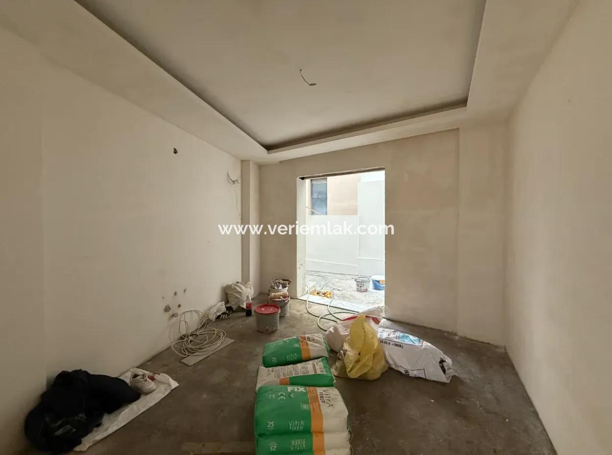 Freistehende Duplexvilla Mit Reihenhaus Und Innenhof Im Stadtzentrum In Seferihisar Hidirlik