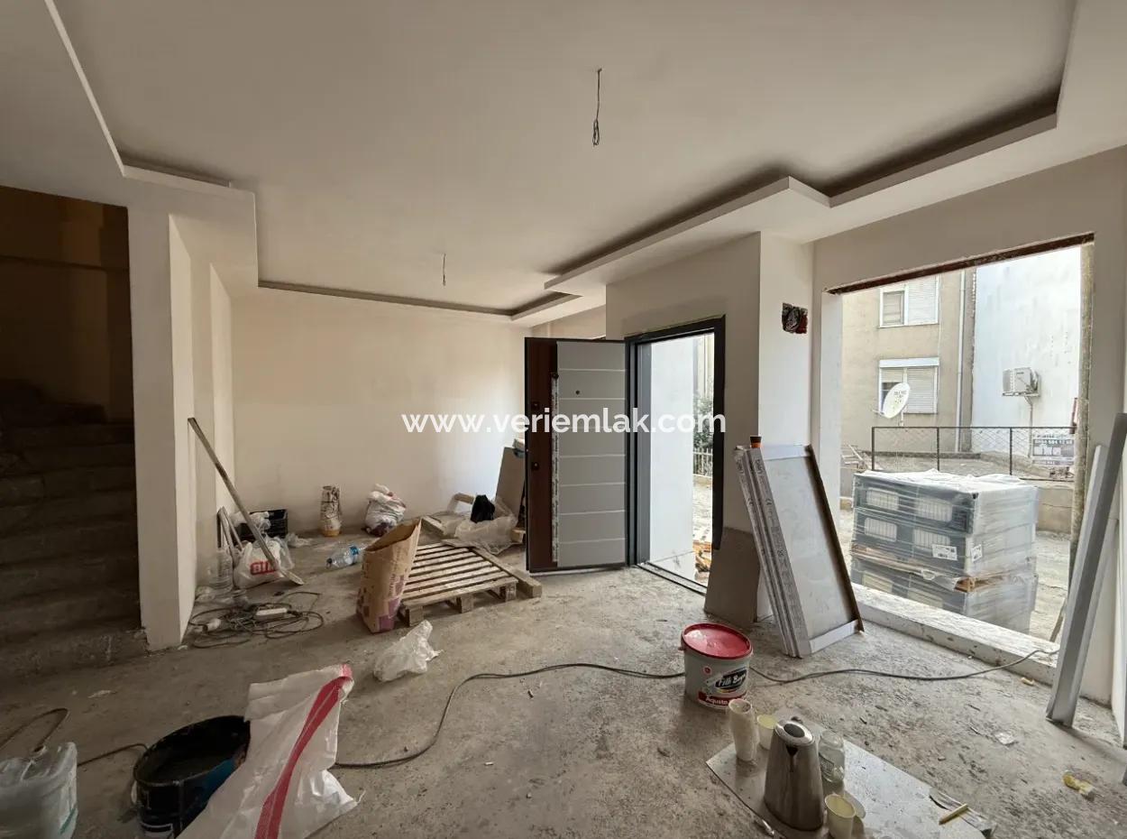 Freistehende Duplexvilla Mit Reihenhaus Und Innenhof Im Stadtzentrum In Seferihisar Hidirlik