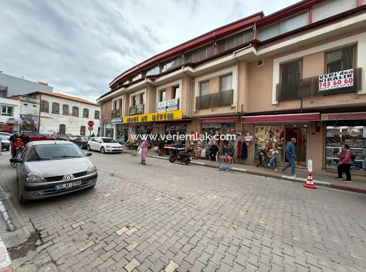 Büro / Arbeitsplatz Zur Miete Im Stadtzentrum Von Seferihisar – Marktplatzeingang