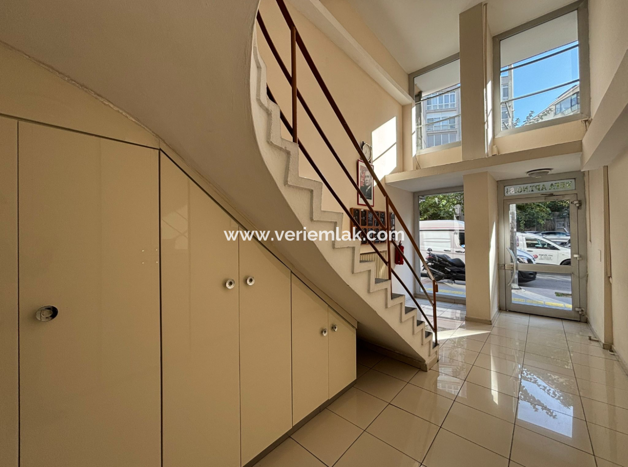 4. Stock, Gut Gepflegte Wohnung Zu Mieten Mit 3 1 Parkplätzen In Alsancak Poet Eşref!