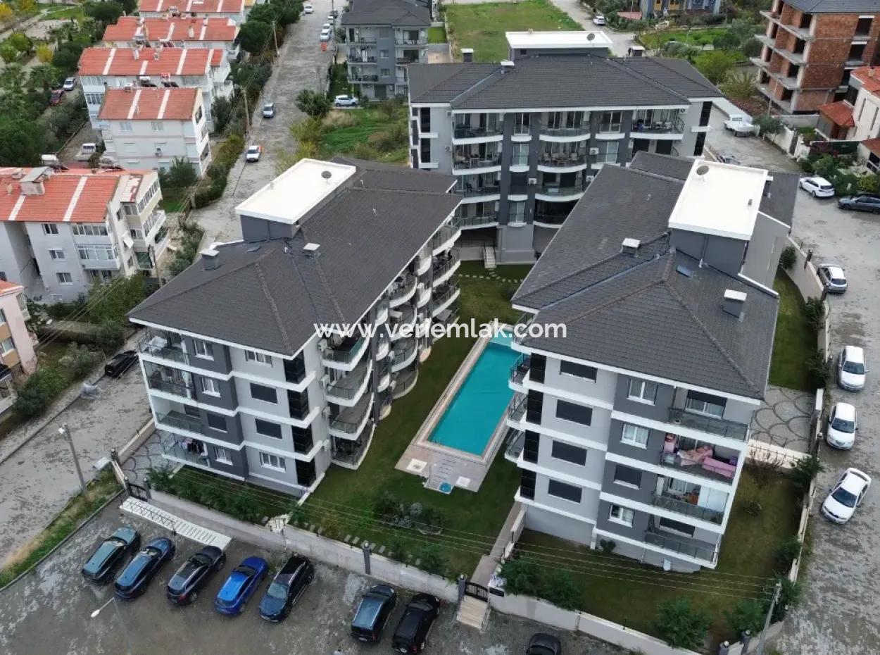 Seferihisar Camikebir-Viertel – İklimkent-Gelände – 2 Und 1 Wohnungen Mit Pool, Modern Und Geräumig