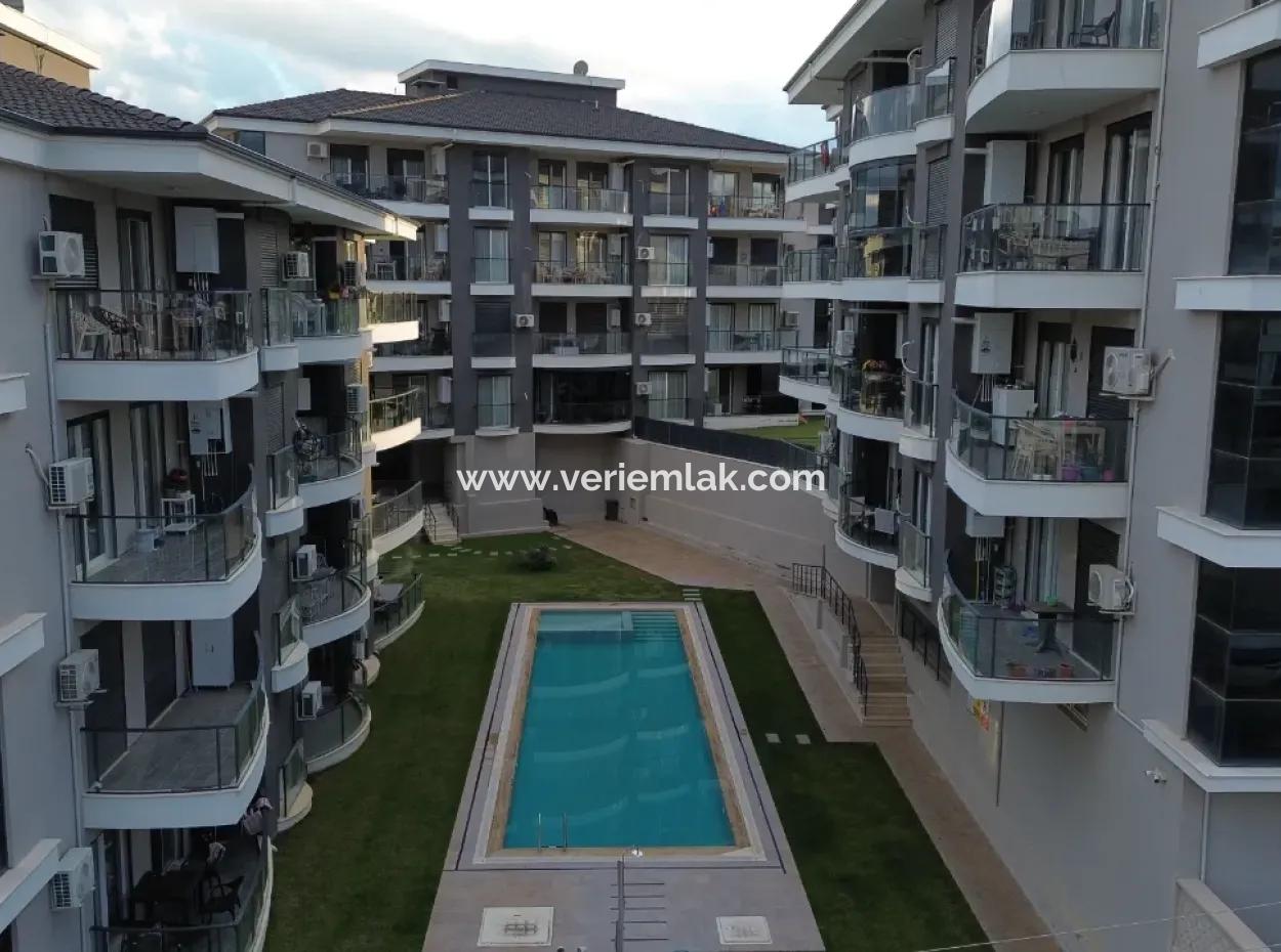 Seferihisar Camikebir-Viertel – İklimkent-Gelände – 2 Und 1 Wohnungen Mit Pool, Modern Und Geräumig