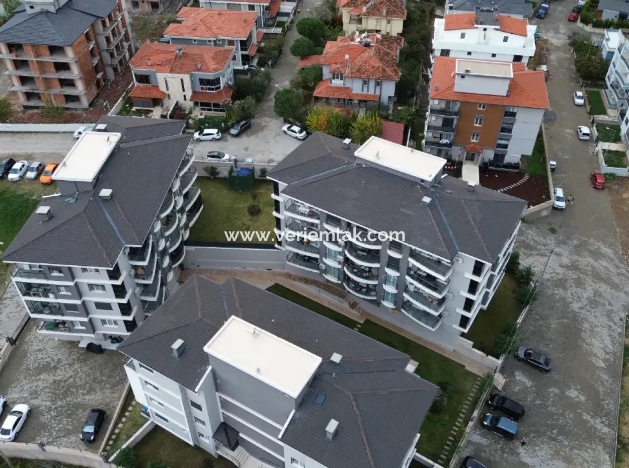 Seferihisar Camikebir-Viertel – İklimkent-Gelände – 2 Und 1 Wohnungen Mit Pool, Modern Und Geräumig