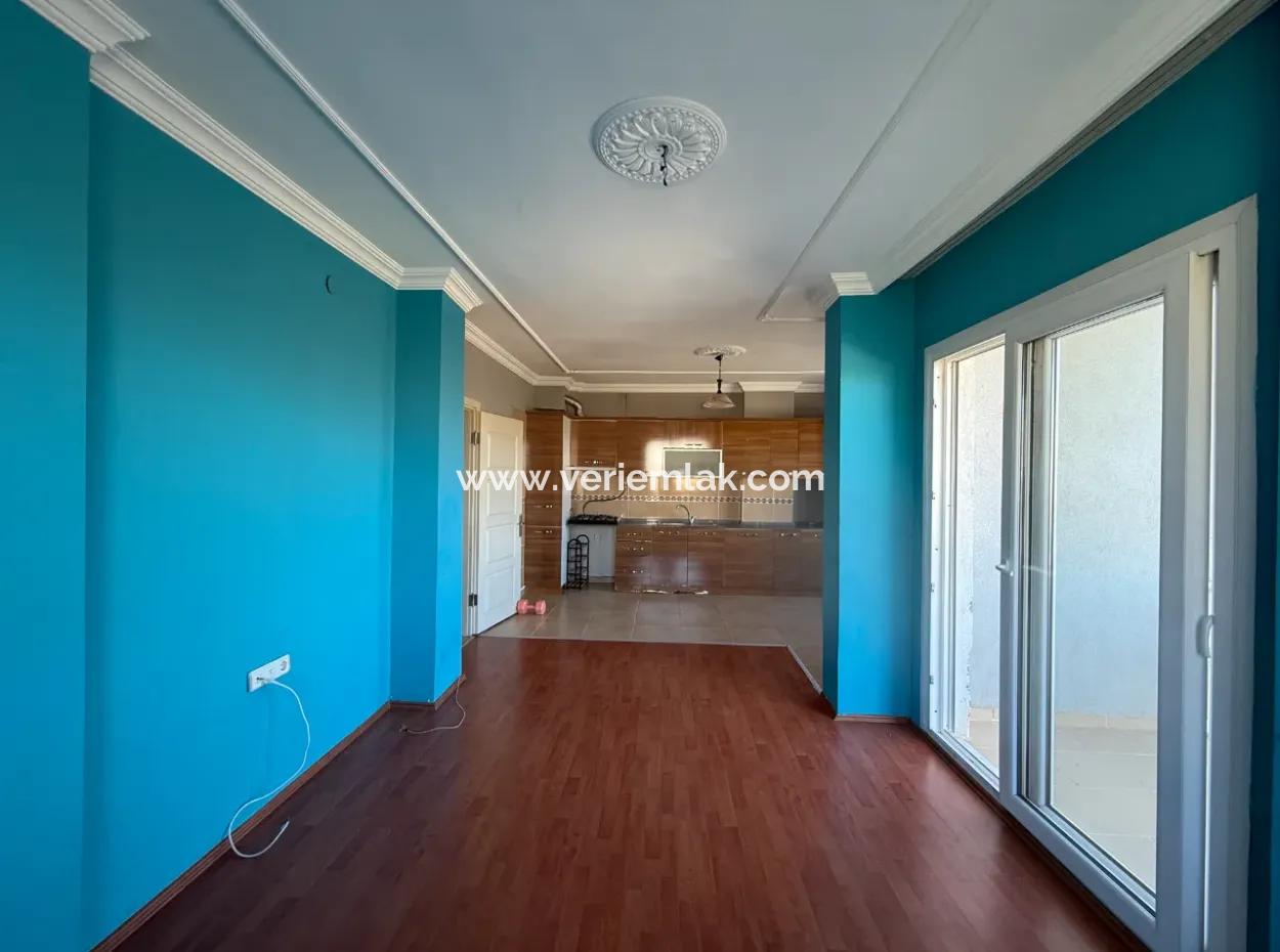 Seferihisar Izmir-Strasse Mit Grünflächenfassade • Zum Verkauf 3 1 Wohnung