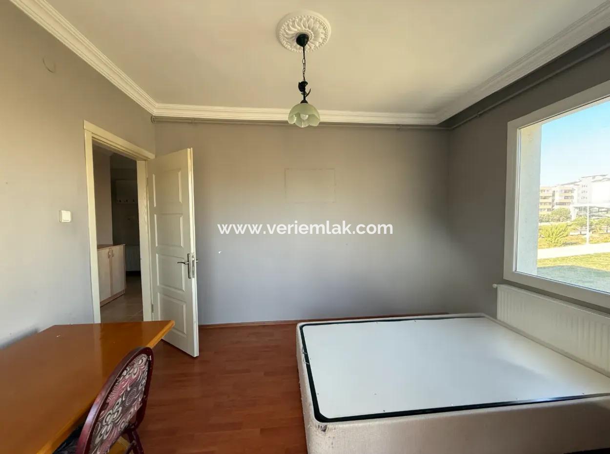 Seferihisar Izmir-Strasse Mit Grünflächenfassade • Zum Verkauf 3 1 Wohnung