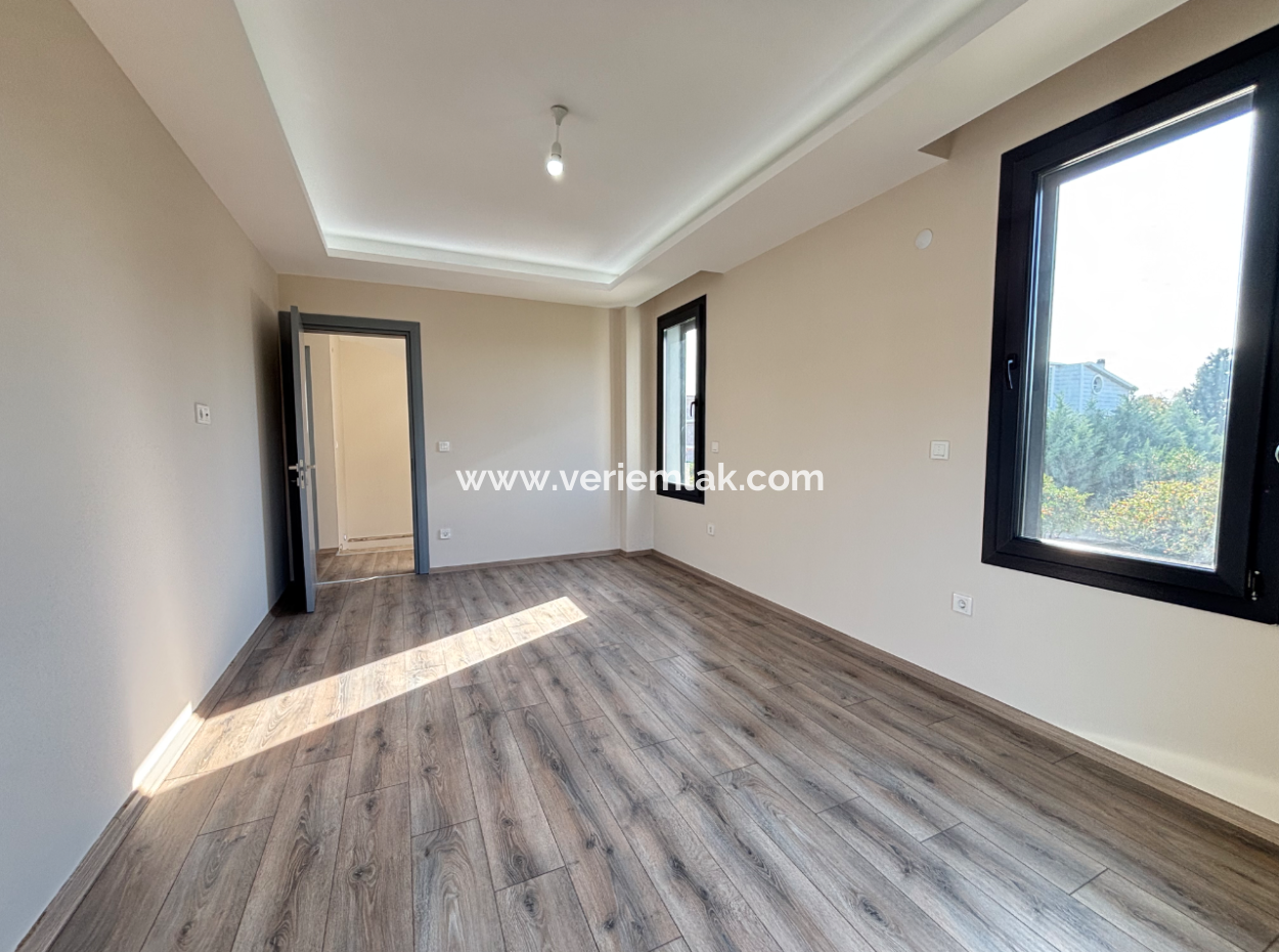 3 Zimmer, 1 Wohnzimmer, Freistehende Villa Mit Pool In Sigacik Zum Verkauf