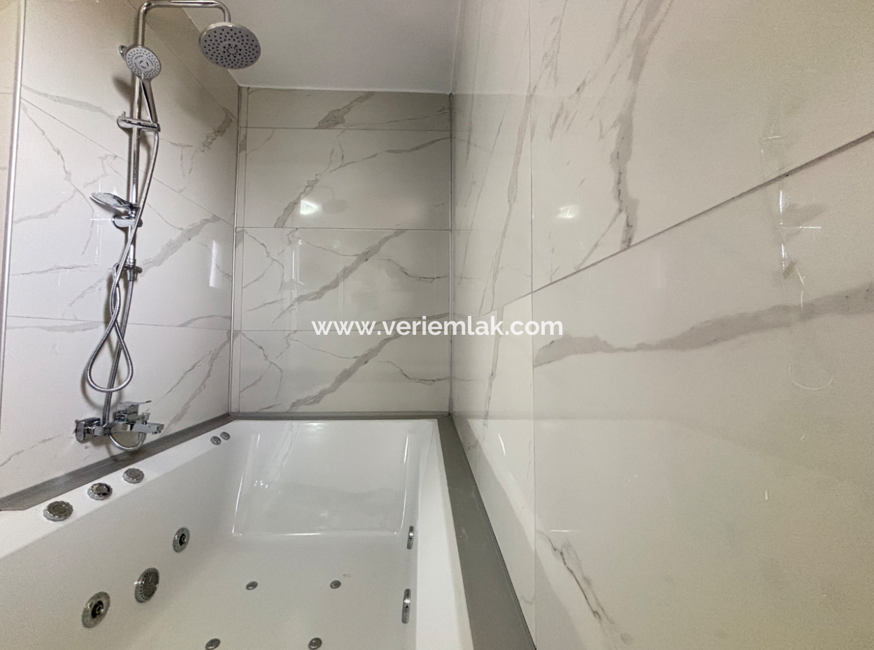 3 Zimmer, 1 Wohnzimmer, Freistehende Villa Mit Pool In Sigacik Zum Verkauf