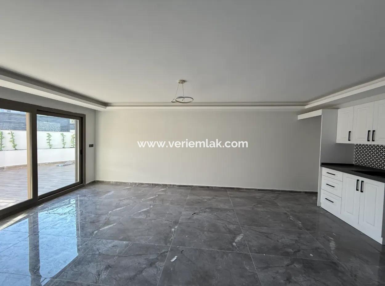 Eckparzelle 4 2 Luxusvilla In Seferihisar Gözsüzler!