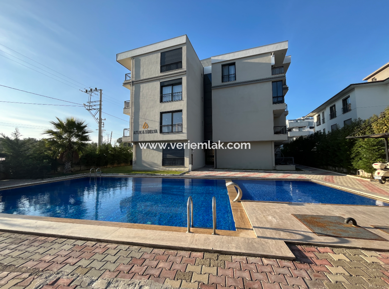 Seferihisar Camikebir – Luxuswohnung Auf Einem Gelände Mit Pool In Der Gözsüzlerstrasse