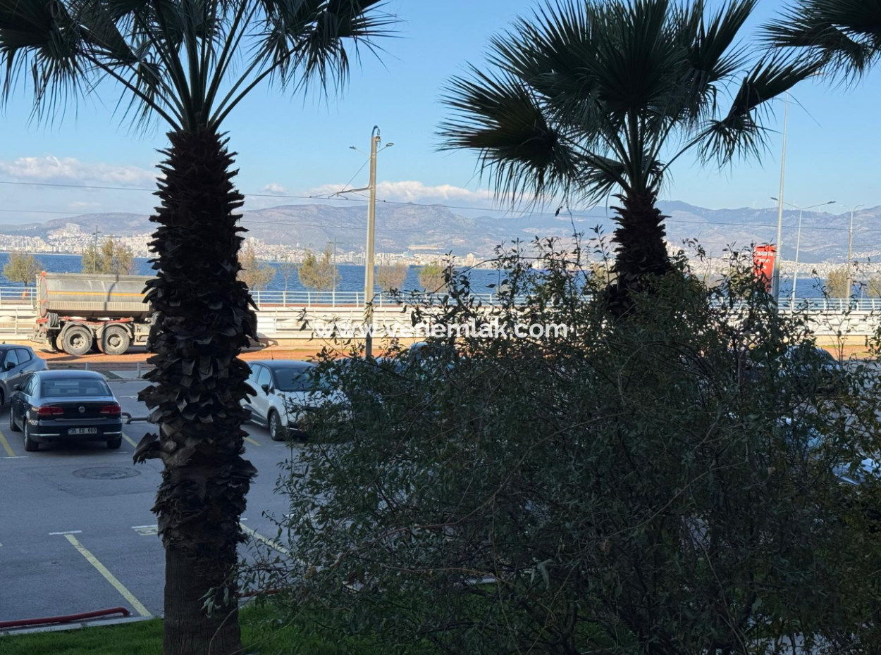 3 1 Mittlere Etage Villa Mit Grossem Balkon In Küçükyali