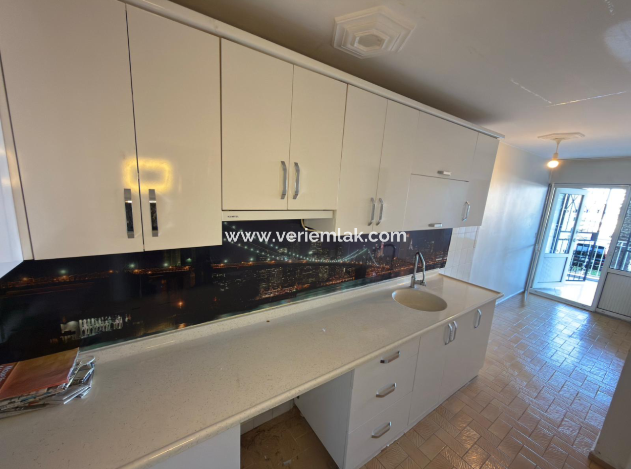 3 1 Mittlere Etage Villa Mit Grossem Balkon In Küçükyali