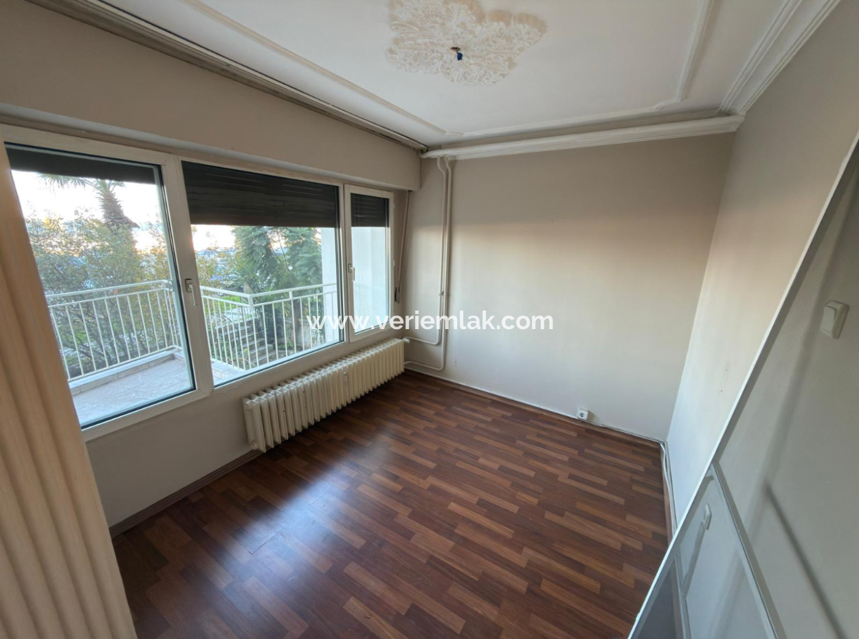 3 1 Mittlere Etage Villa Mit Grossem Balkon In Küçükyali