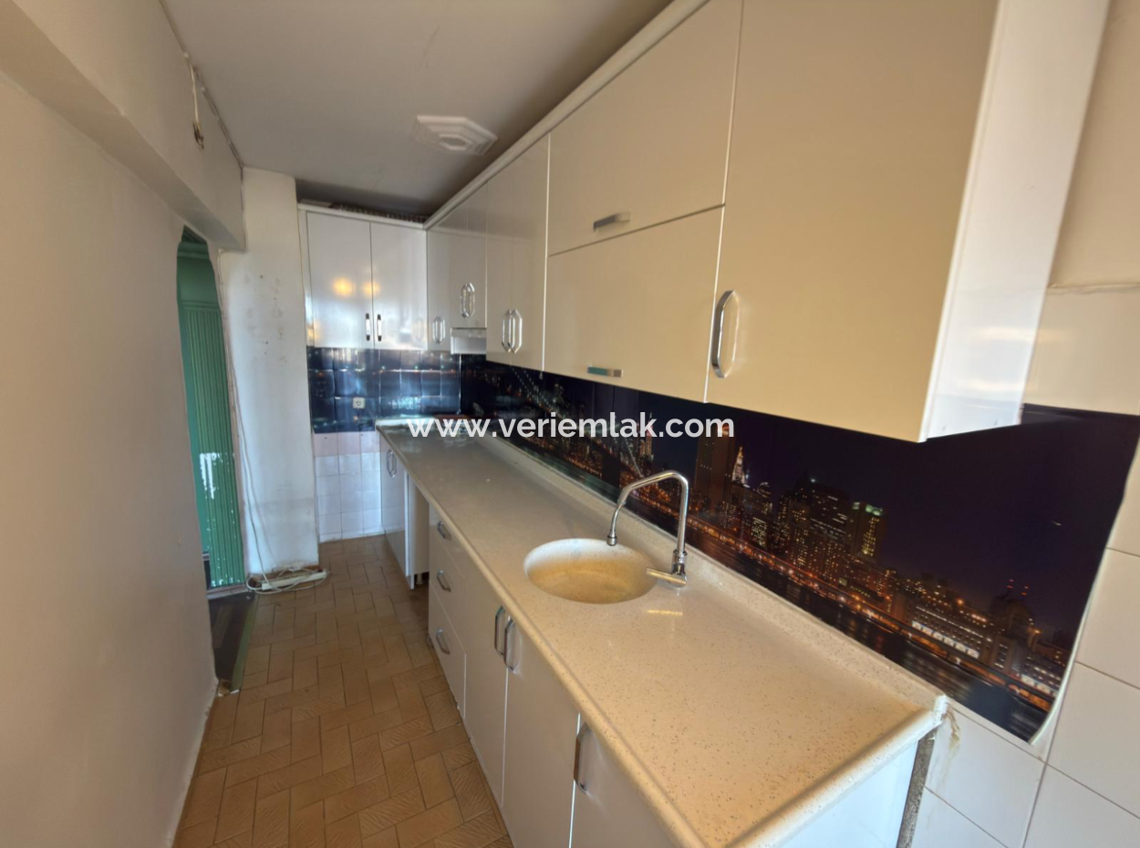 3 1 Mittlere Etage Villa Mit Grossem Balkon In Küçükyali