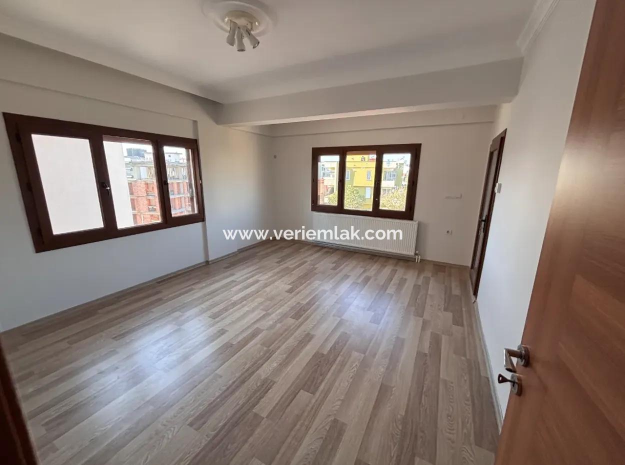 3 1 Geräumige Wohnung In Seferihisar Camikebir