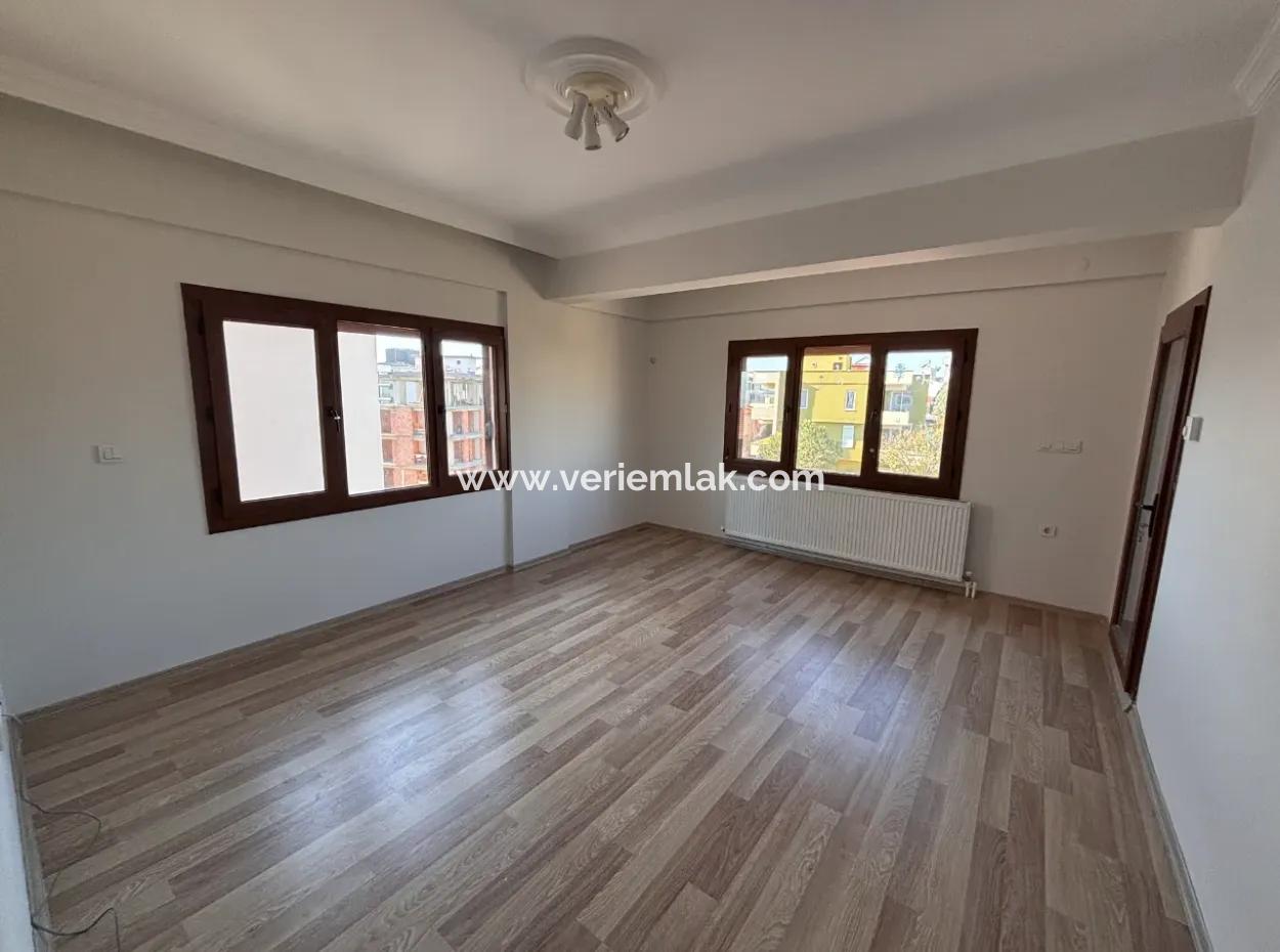 3 1 Geräumige Wohnung In Seferihisar Camikebir