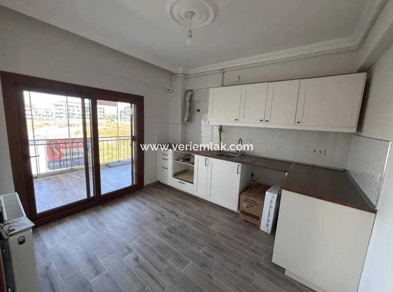 3 1 Geräumige Wohnung In Seferihisar Camikebir