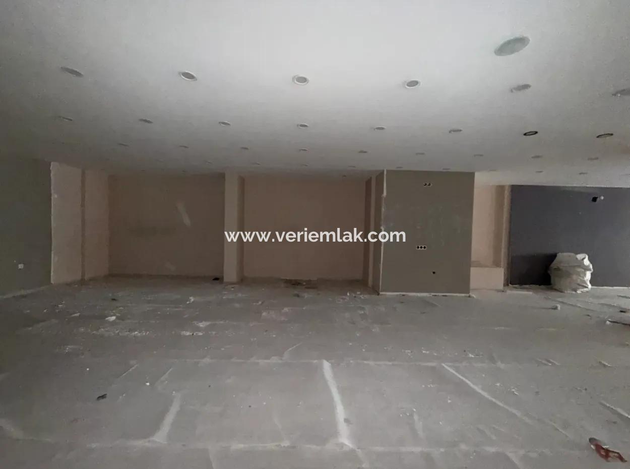 350 M² Geschäft Zu Mieten Mit Glasvitrine In Der Hauptstrasse Von Seferihisar
