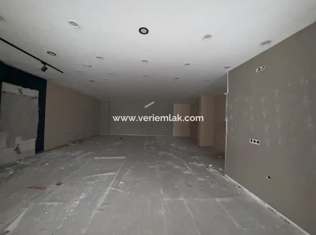 350 M² Geschäft Zu Mieten Mit Glasvitrine In Der Hauptstrasse Von Seferihisar
